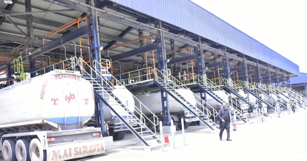 Dangote Refinery slashes Petrol Price from N890 to N825 per Litre