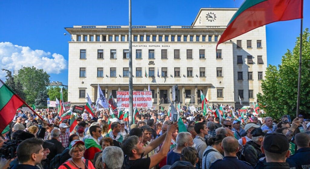 No Lev, no Bulgaria, say Protesters in massive Demonstrations against Euro