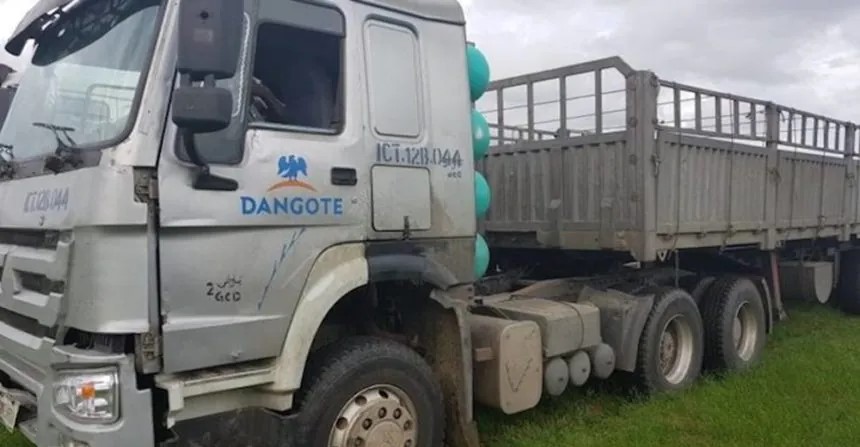 Again, Dangote warns Truck Operators over Unauthorised Use of Company's Logo