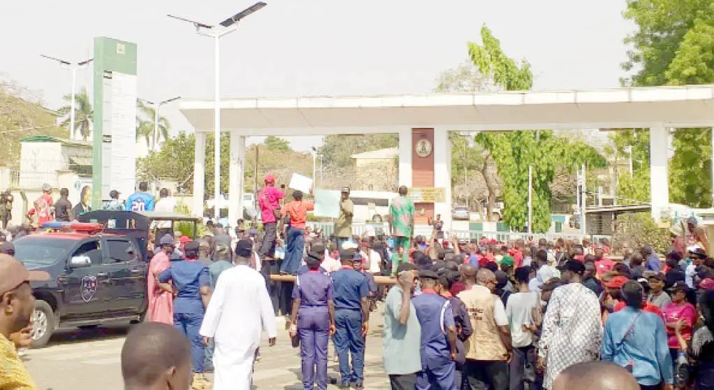 FCTA Workers dare Wike, resume Strike